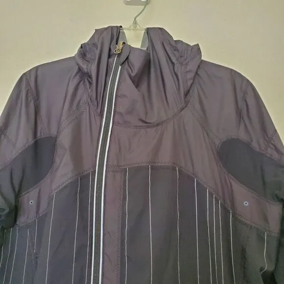 Lululemon Women's Run: Get Up And Glow Jacket Reflective 360 Black Sz 6 Full Zip - Picture 2 of 16